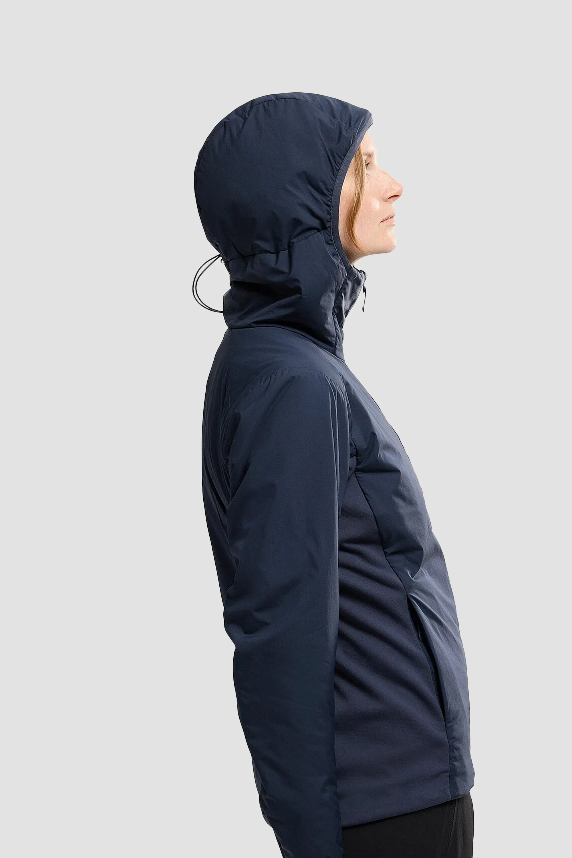 Arc'teryx Women's Atom Hoody in Black Sapphire